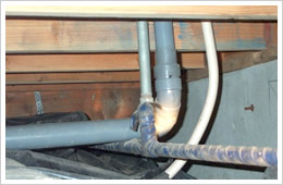 住宅調査個所/排水管に漏水跡